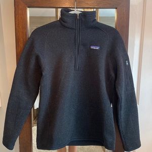 Patagonia black zip up with side pocket! Size medium and worn only a few times🖤